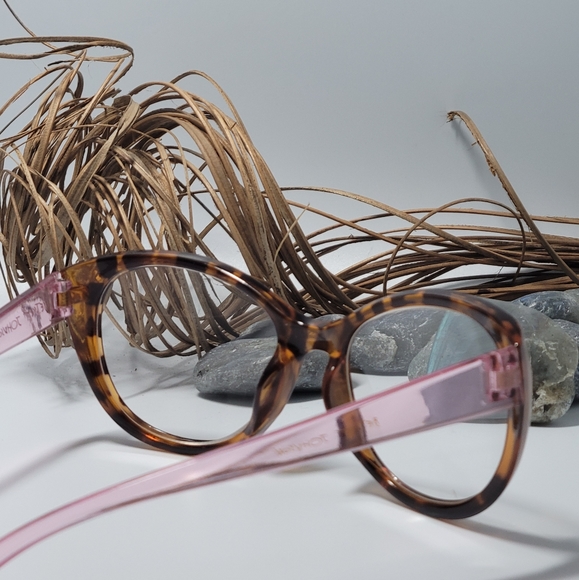 Betsey Johnson Round Cat Reader - Picture 5 of 5